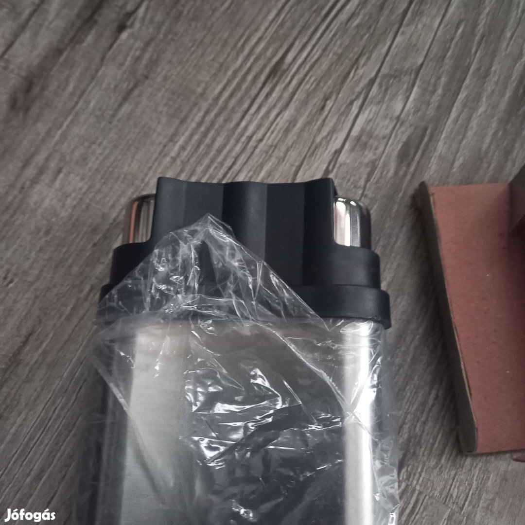 Lapos fémflaska 3 mini pohárral