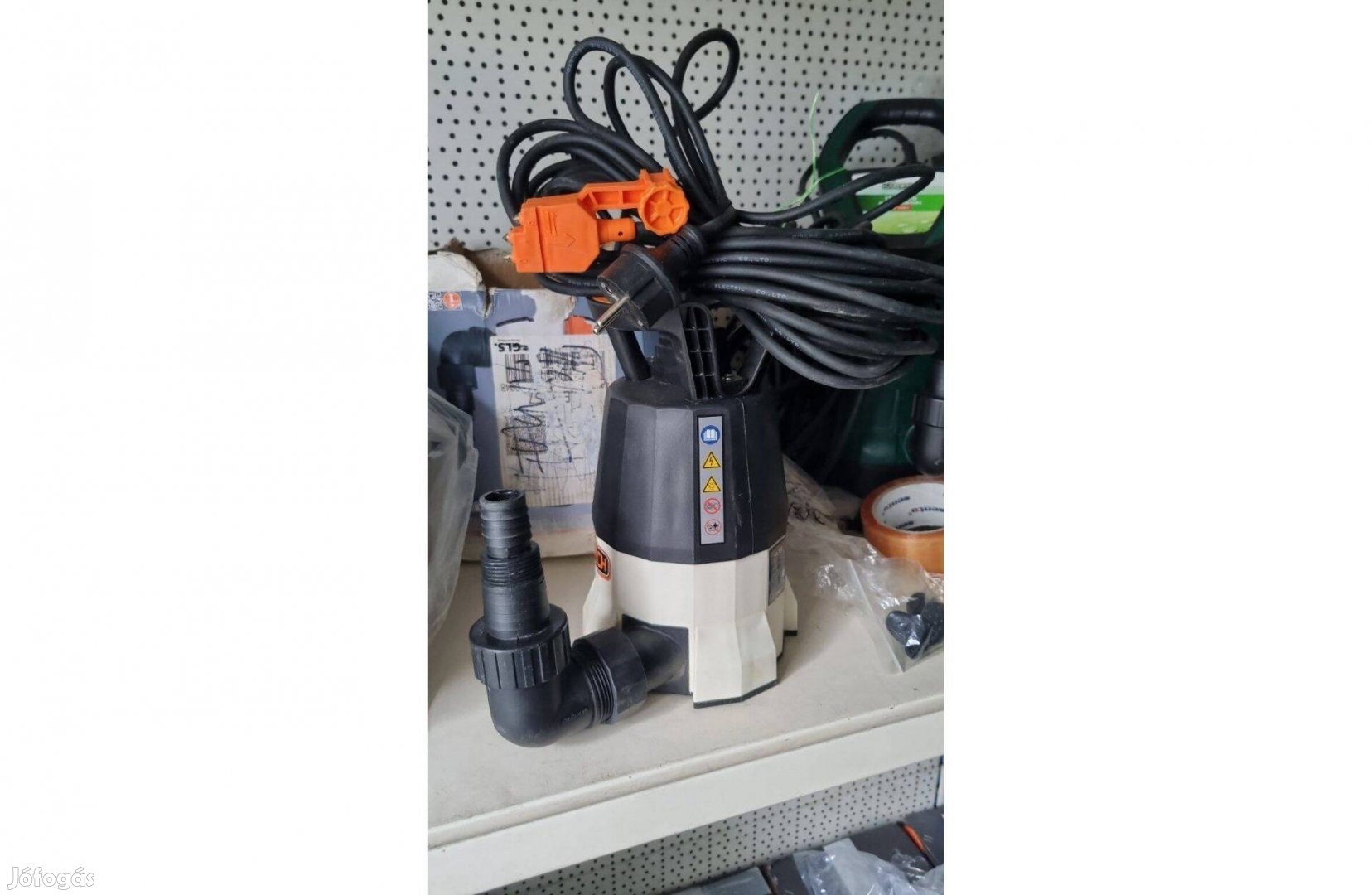 Lapos szivattyú 6500liter/óra vízhozammal, búvárszivattyú 400W teljesí