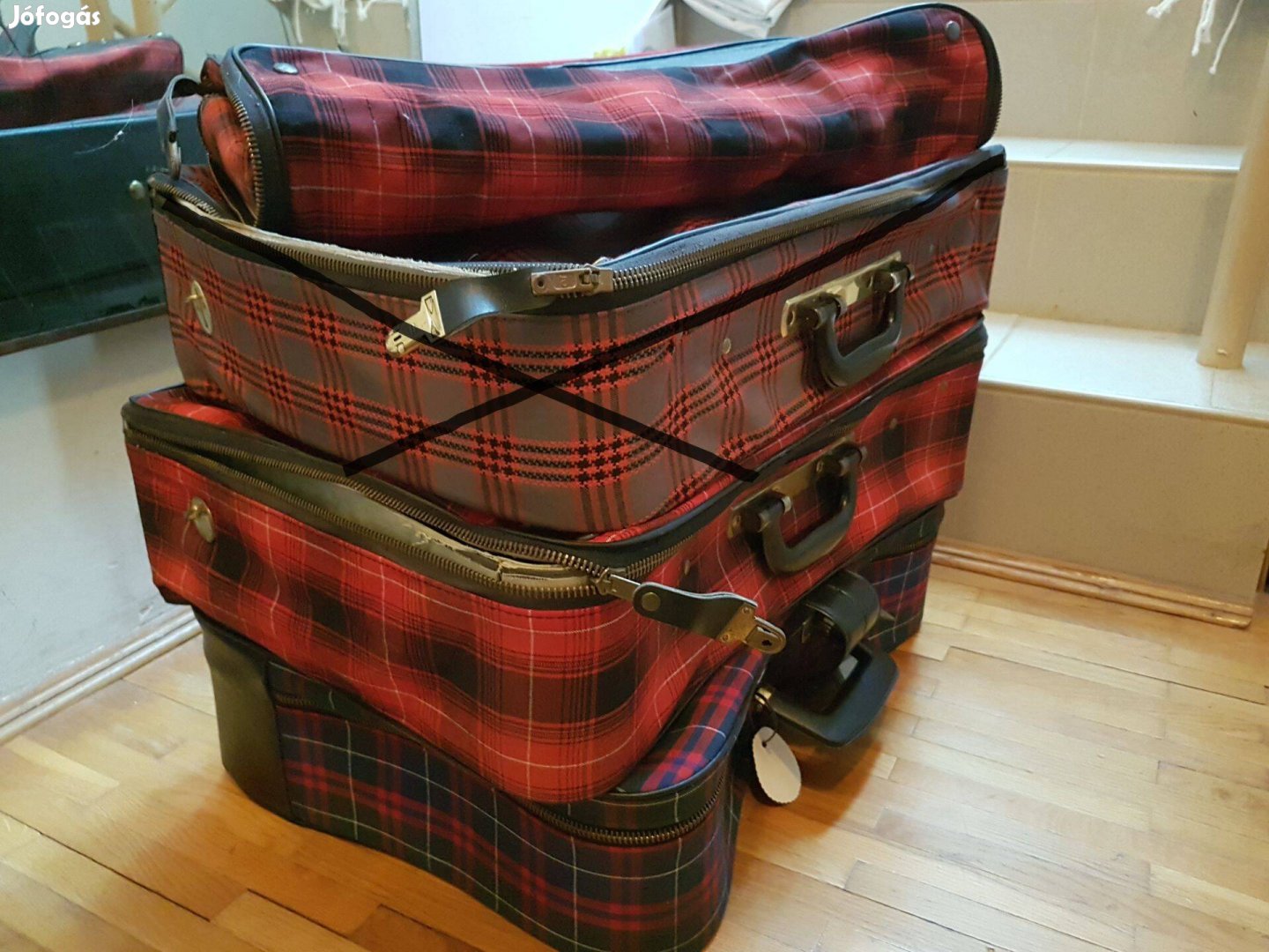 Laposra összecsukható piros vászon bőrönd táska 54x37,5x14,5 retró