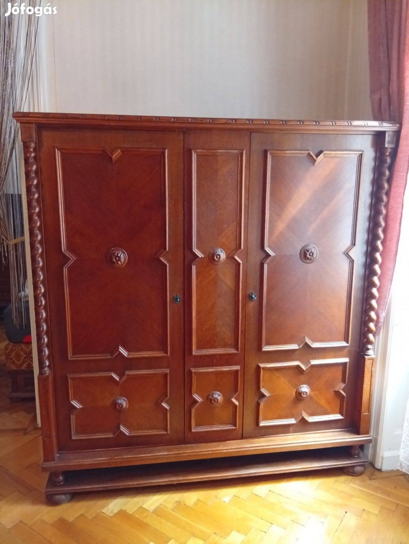 Lapraszerelhető Koloniál szekrény ingyen vihető