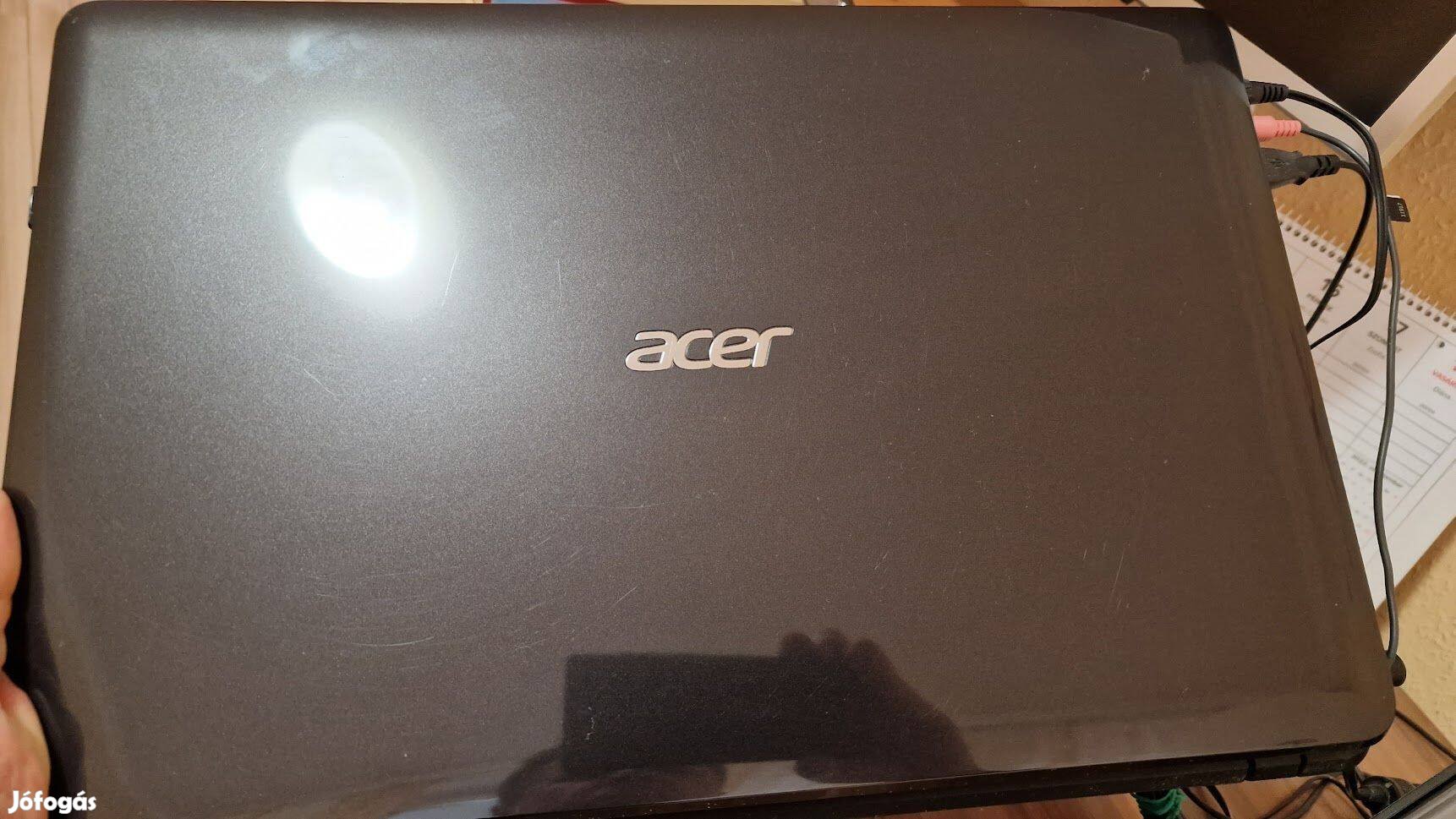 Laptop Acer Aspire E1-531G