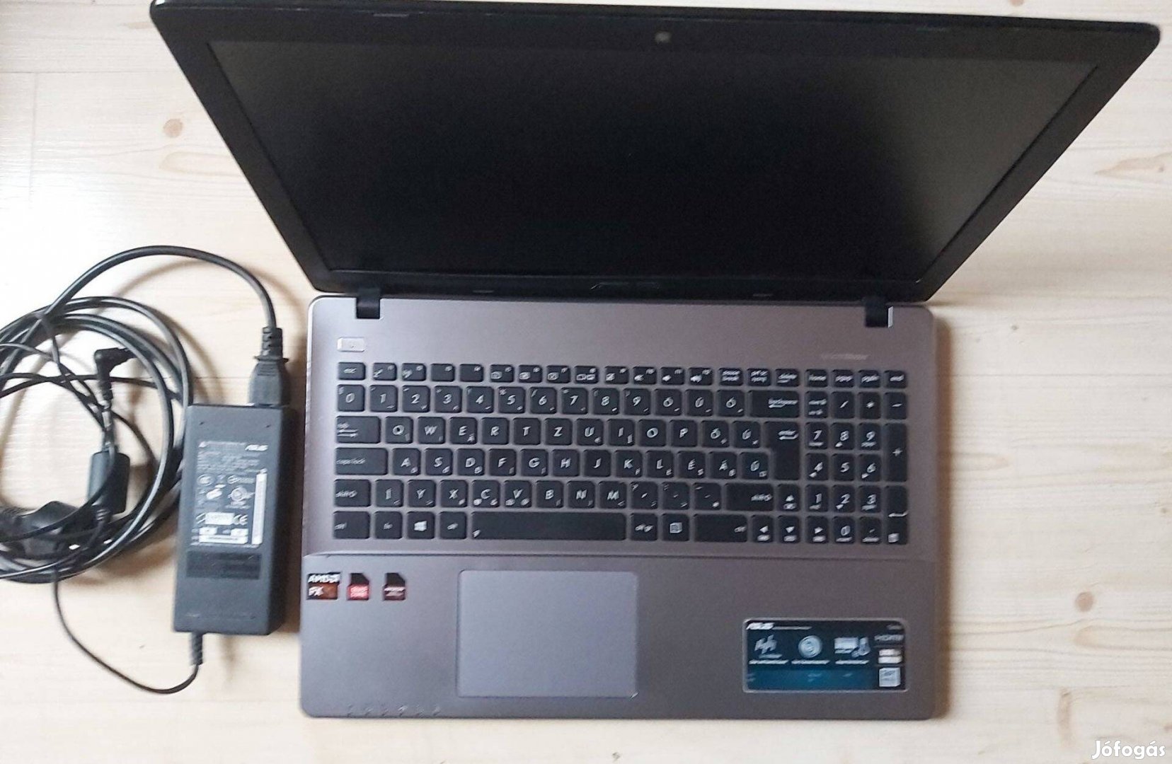 Laptop Asus X550Z AMD FX7600 processzorral