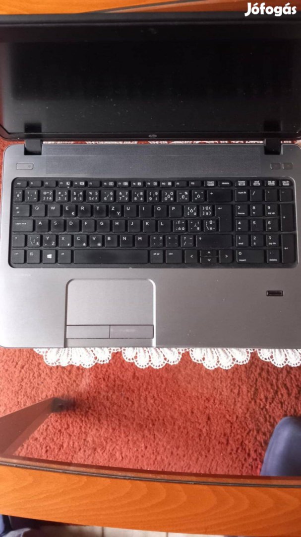 Laptop alkatrésznek. Monitor, billentyűzet