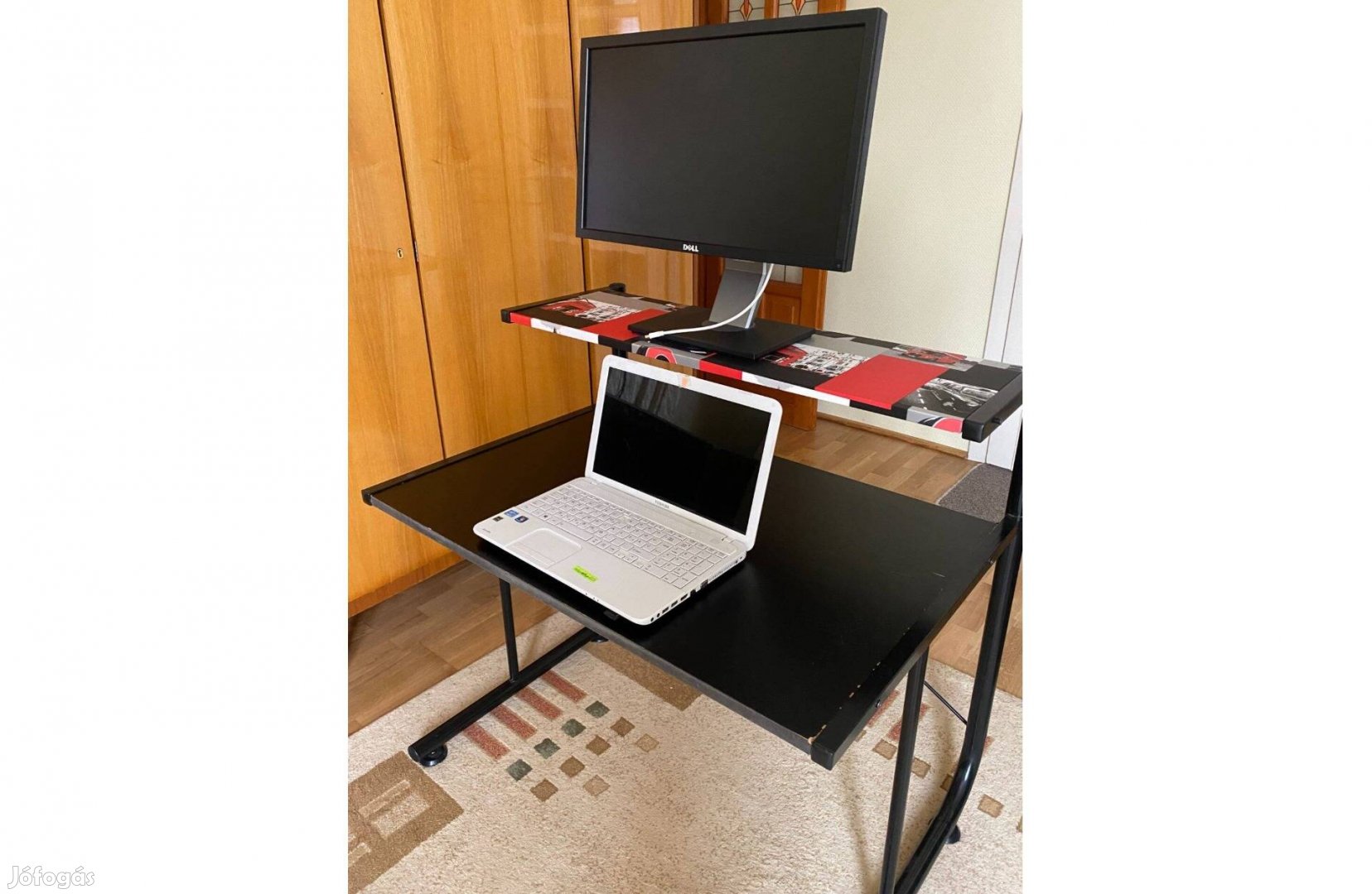 Laptop-számítógép asztal eladó