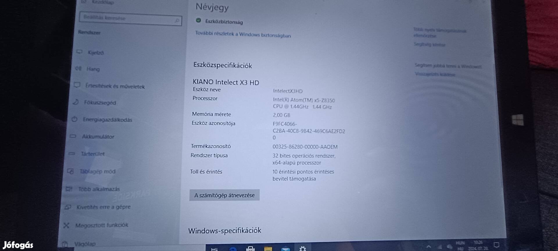 Laptop számítógép egyben.