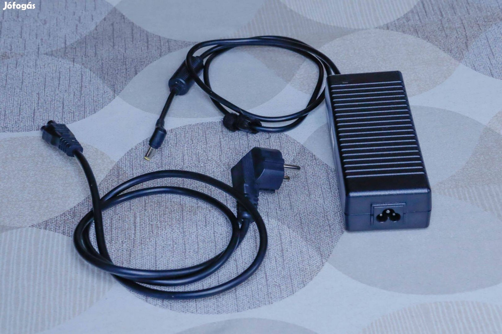 Laptop tápegység adapter 19V 6.3A 120W