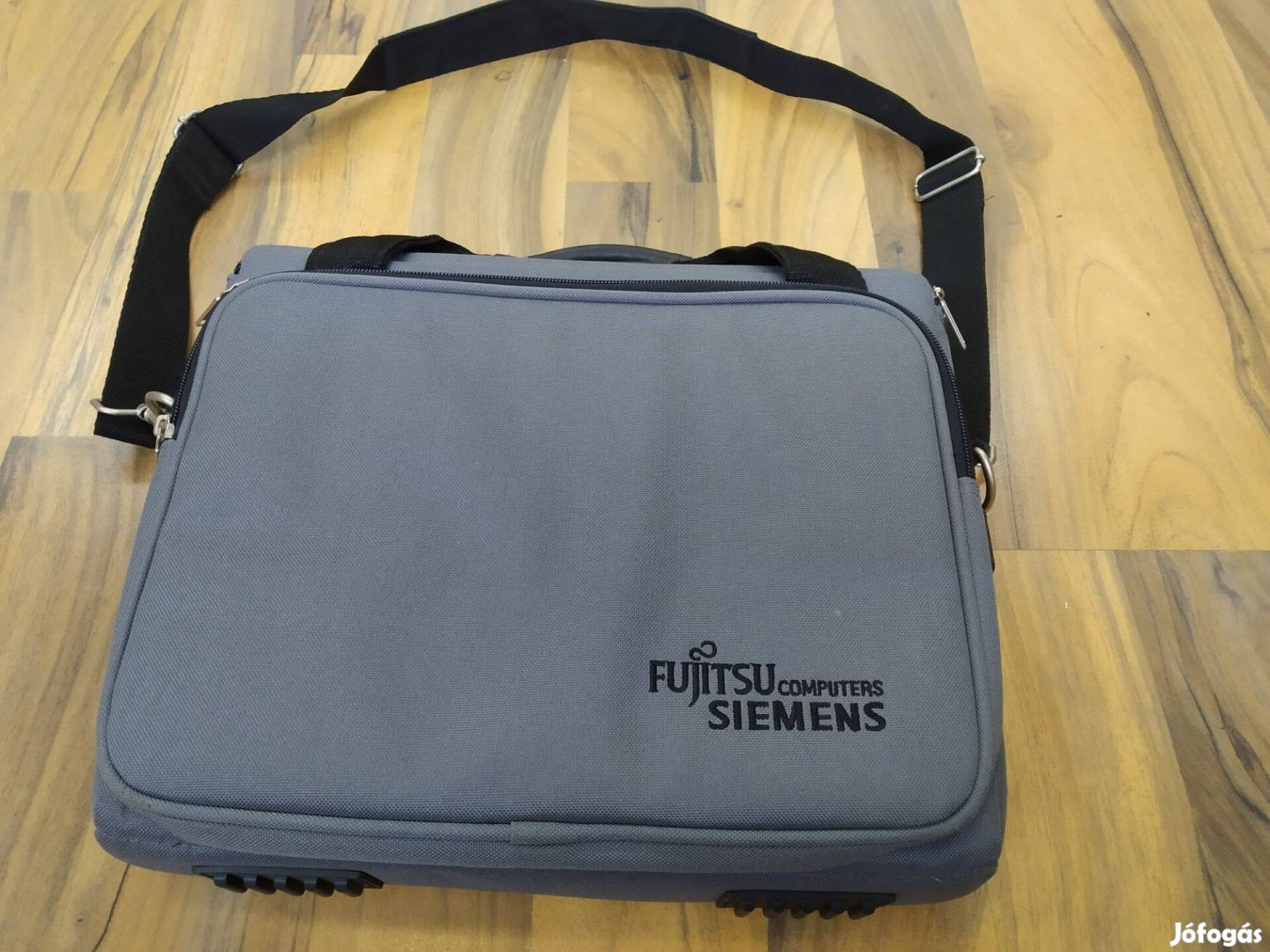 Laptoptáska - 36x30x12 cm - Fujitsu Siemens Erős merev
