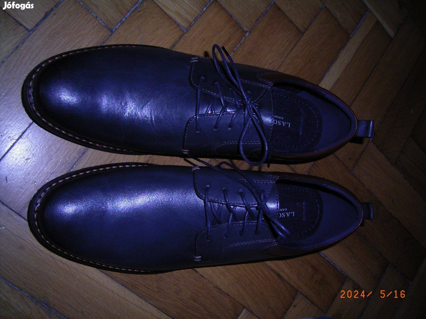 Lasocki bőr cipő újonnan eladó. Nagyon sötét kék, szinte fekete szinű