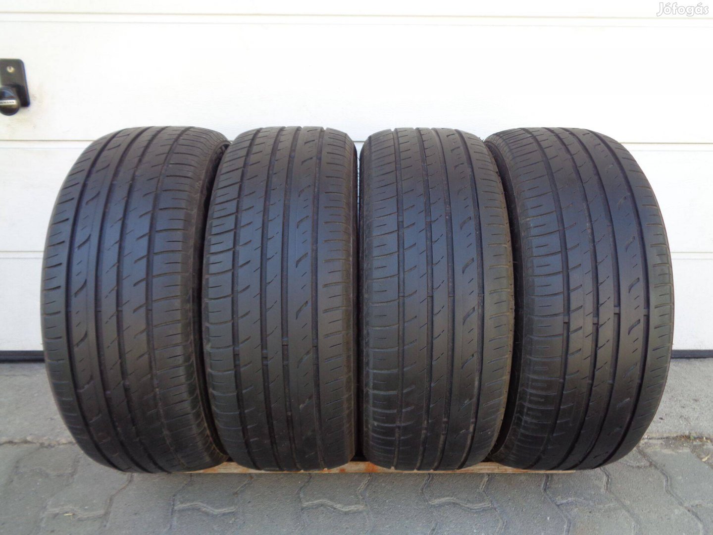 Lassa 205/55R16 nyári gumi 5-5,5mm-es mintával eladó