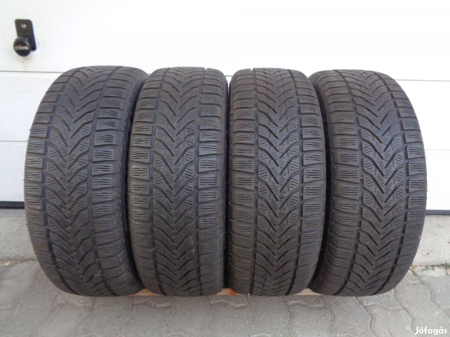 Lassa 205/60R16 téli gumi 6.5mm-es mintával jó állapotban eladó