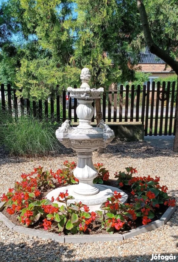 Látványos, több szintes kerti szökőkút eladó