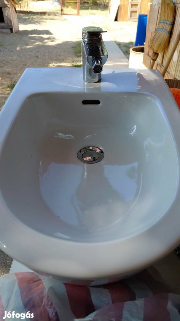 Laufen márkájú teljesen új bidécsappal