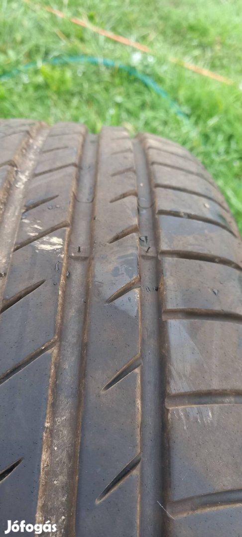 Laufen nyári gumi 195/50 R15