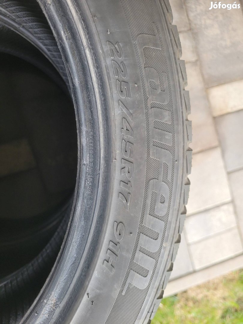 Laufenn 225/45 R17 téligumi garnitúra