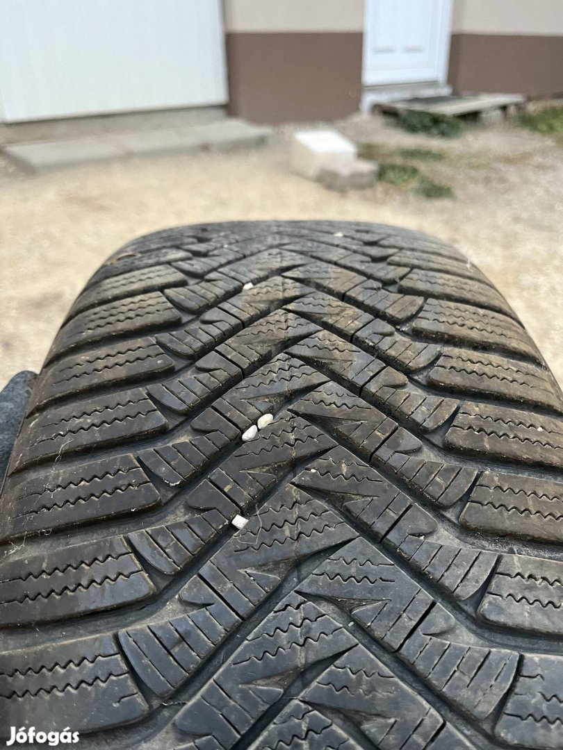 Laufenn téli gumi 225/55 R17 4db