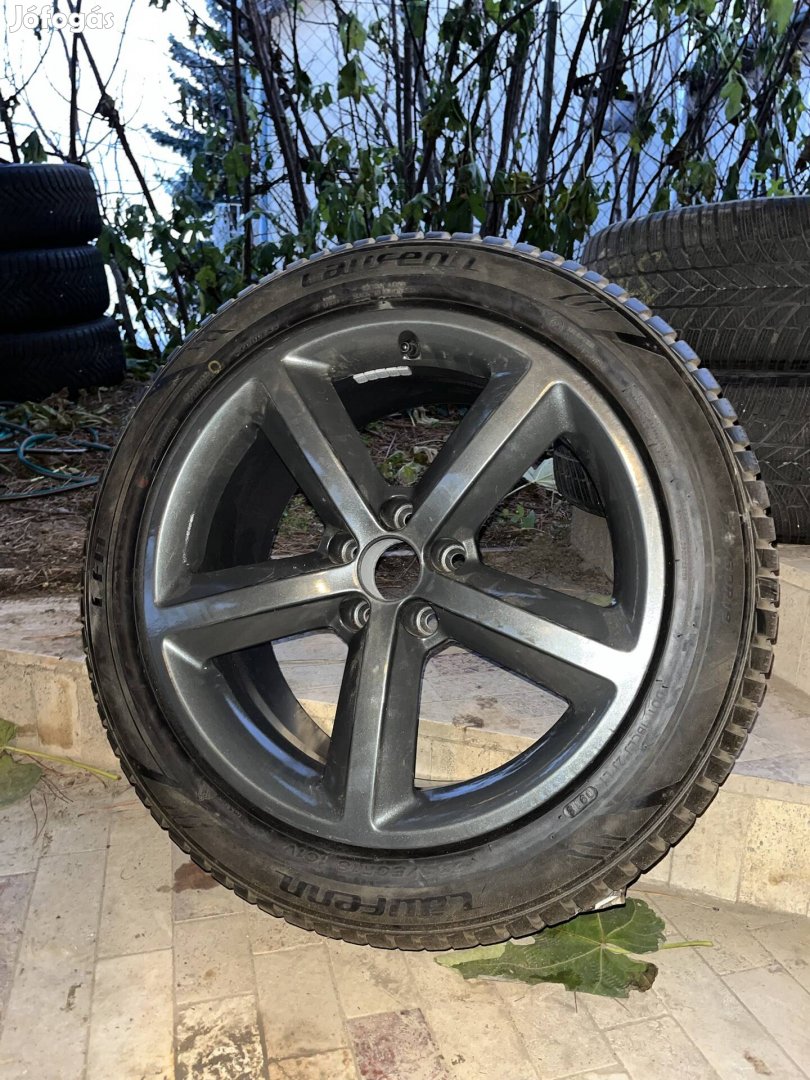 Laufenn téli gumi 235/50R18