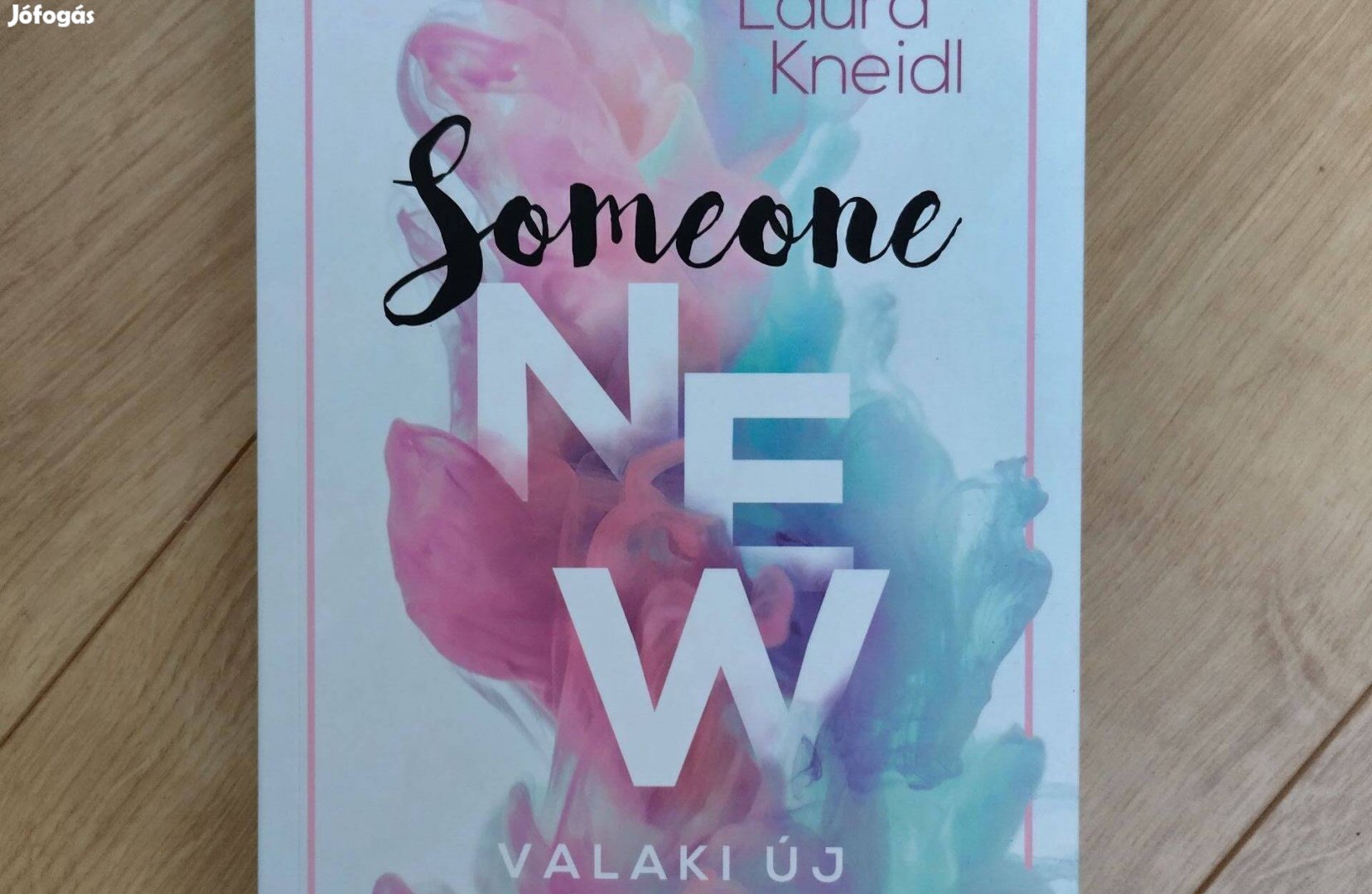 Laura Kneidl: Valaki új