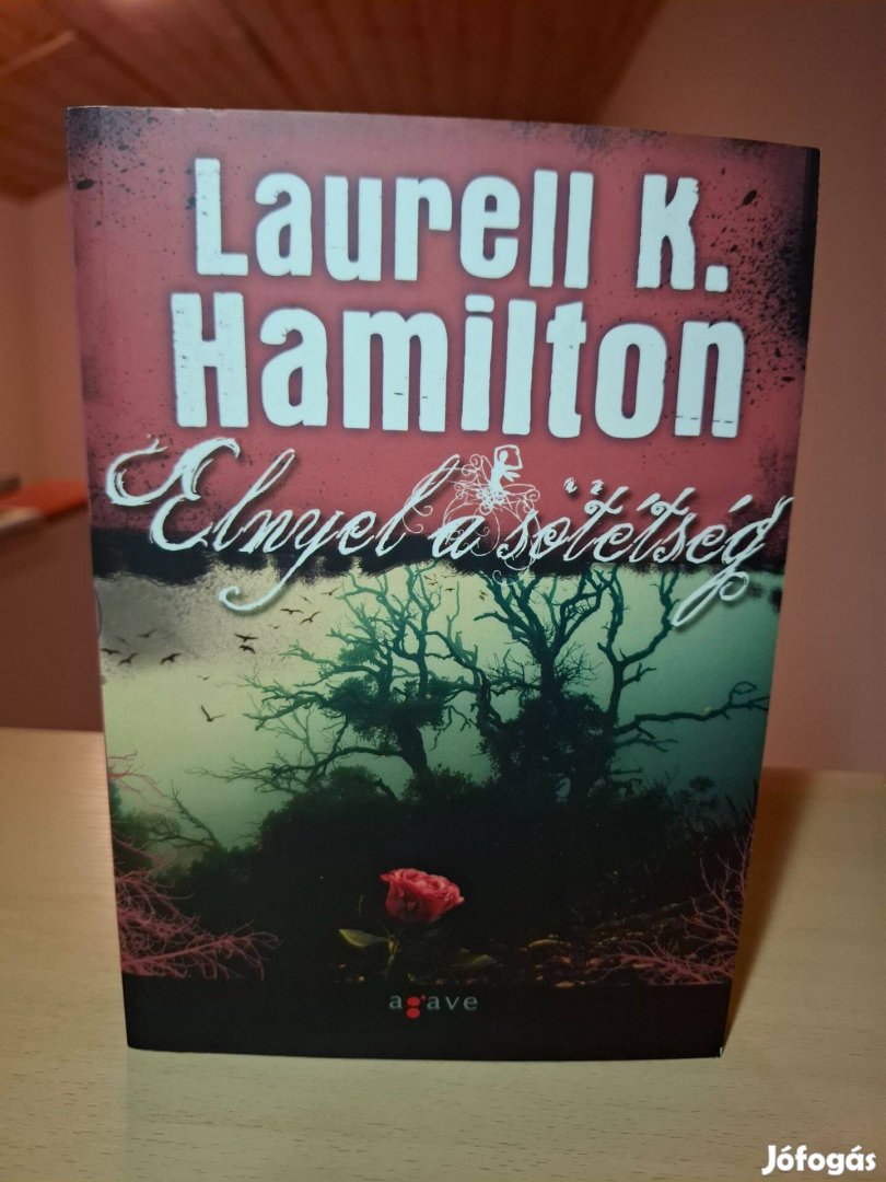Laurell K. Hamilton: Elnyel a sötétség