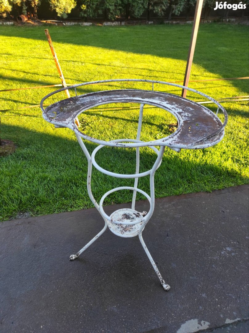 Lavortartó oroszlntalpas