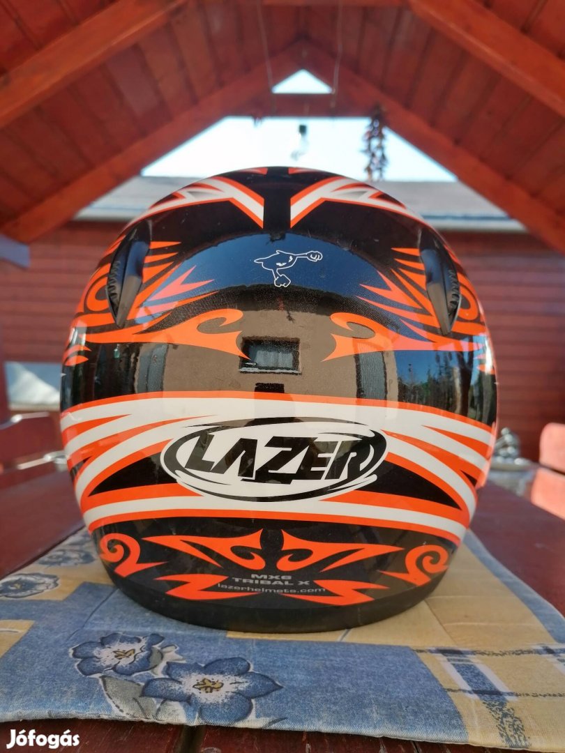 Lazer S méretű bukósisak. 
