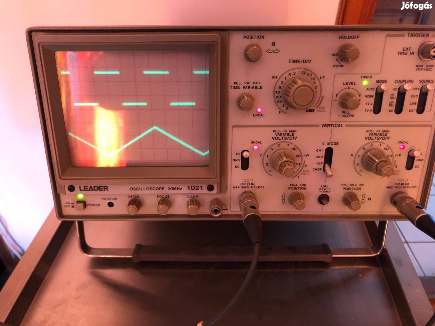 Leader 1021 egy 20 MHz-es analóg oszcilloszkóp