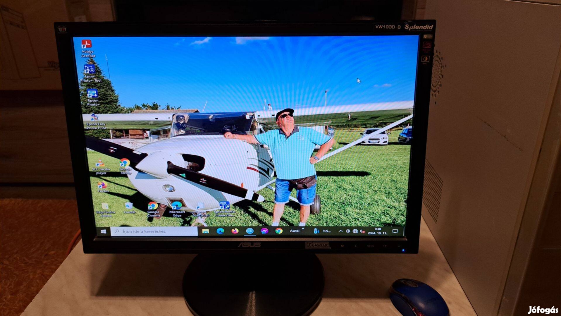 Leárazva !! Asus monitor ( 48 cm képátló ) kábelekkel, gyönyörű képpel