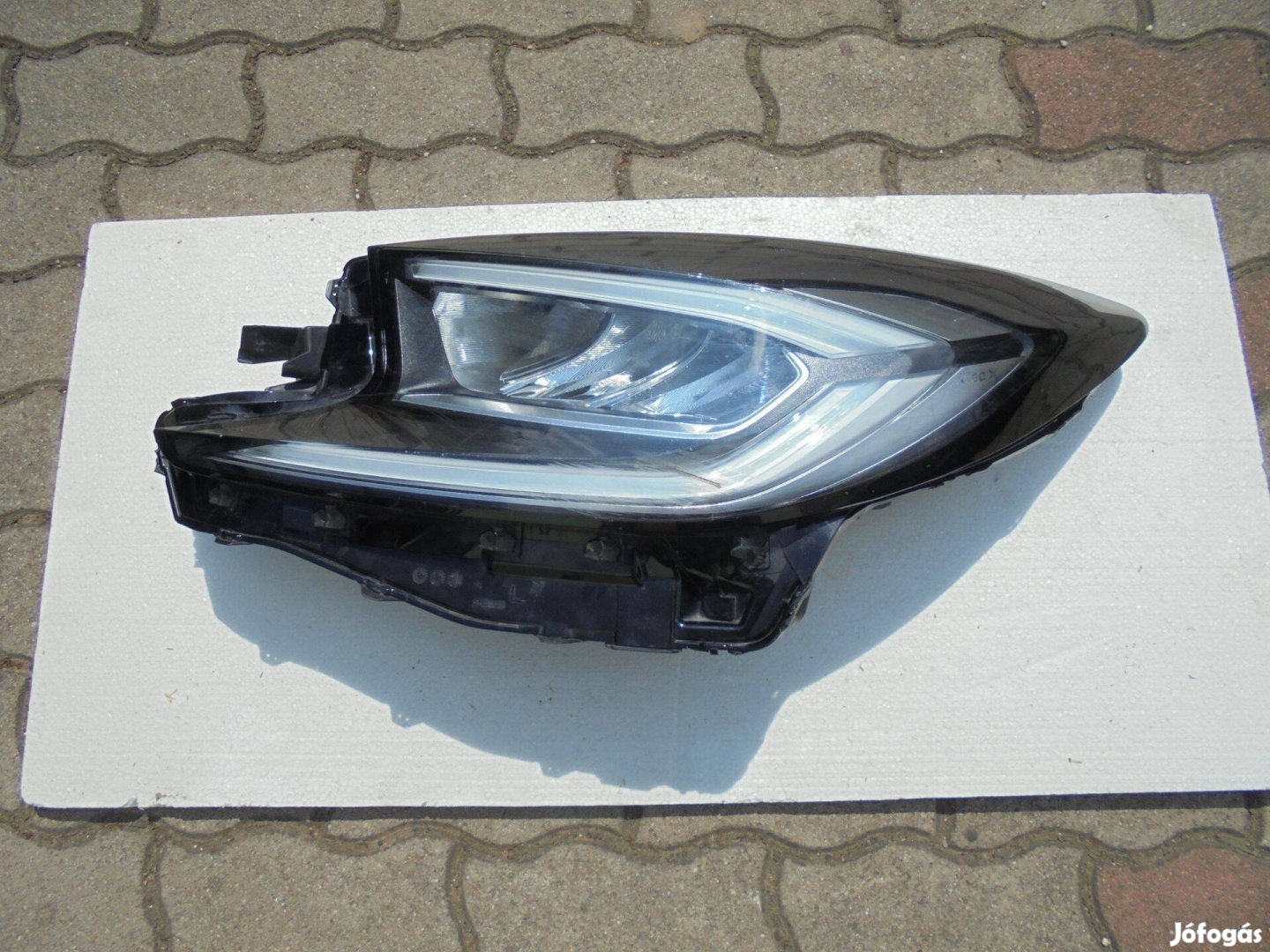 Led fényszóró Toyotához ( sérült ) eladó