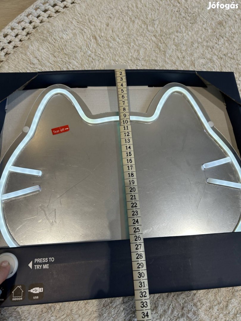 Ledes cicás Tükör