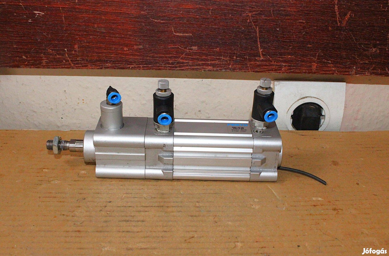 Léghenger pneumatikus munkahenger rögzítő patronnal Festo