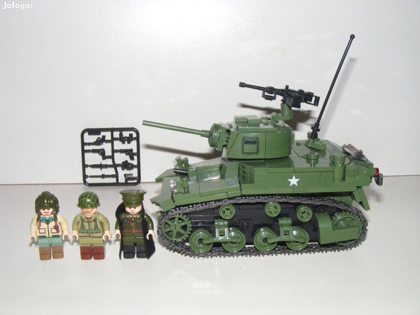 Lego 2. Világháborús Amerikai M3A1 Stuart könnyű Tank 600db Új