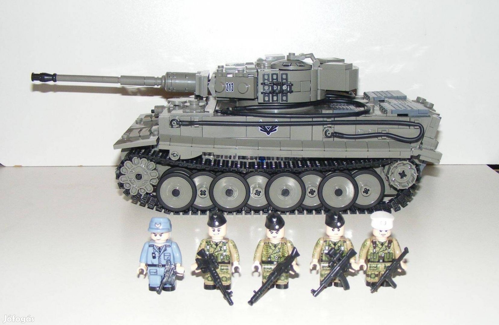 Lego 2. világháborús német Panzer VI Tiger Tigris tank 1776db 5 katona