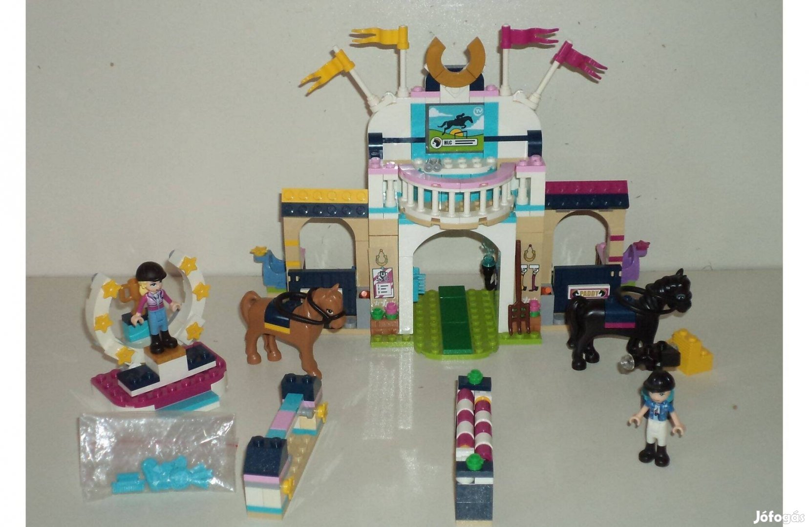 Lego 41367 Stephanie díjugrató pályája, Friends