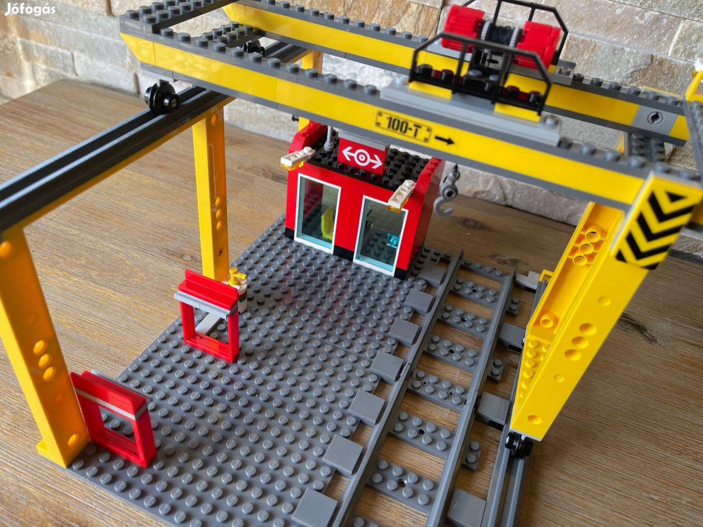 Lego 60052 vasuti daru Lego vonat vasut emelodaru
