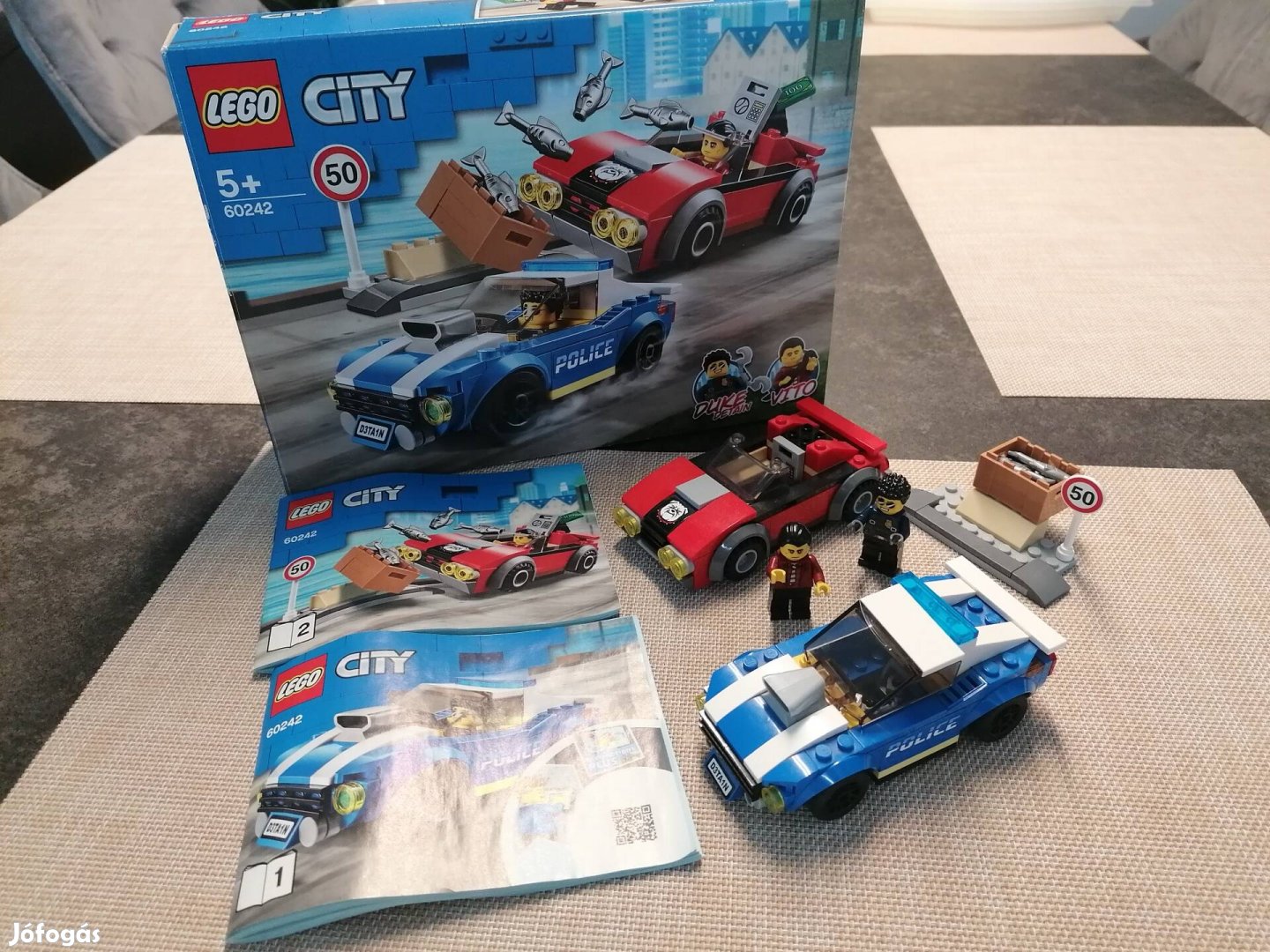 Lego 60242 Rendőrségi letartóztatás az úton 