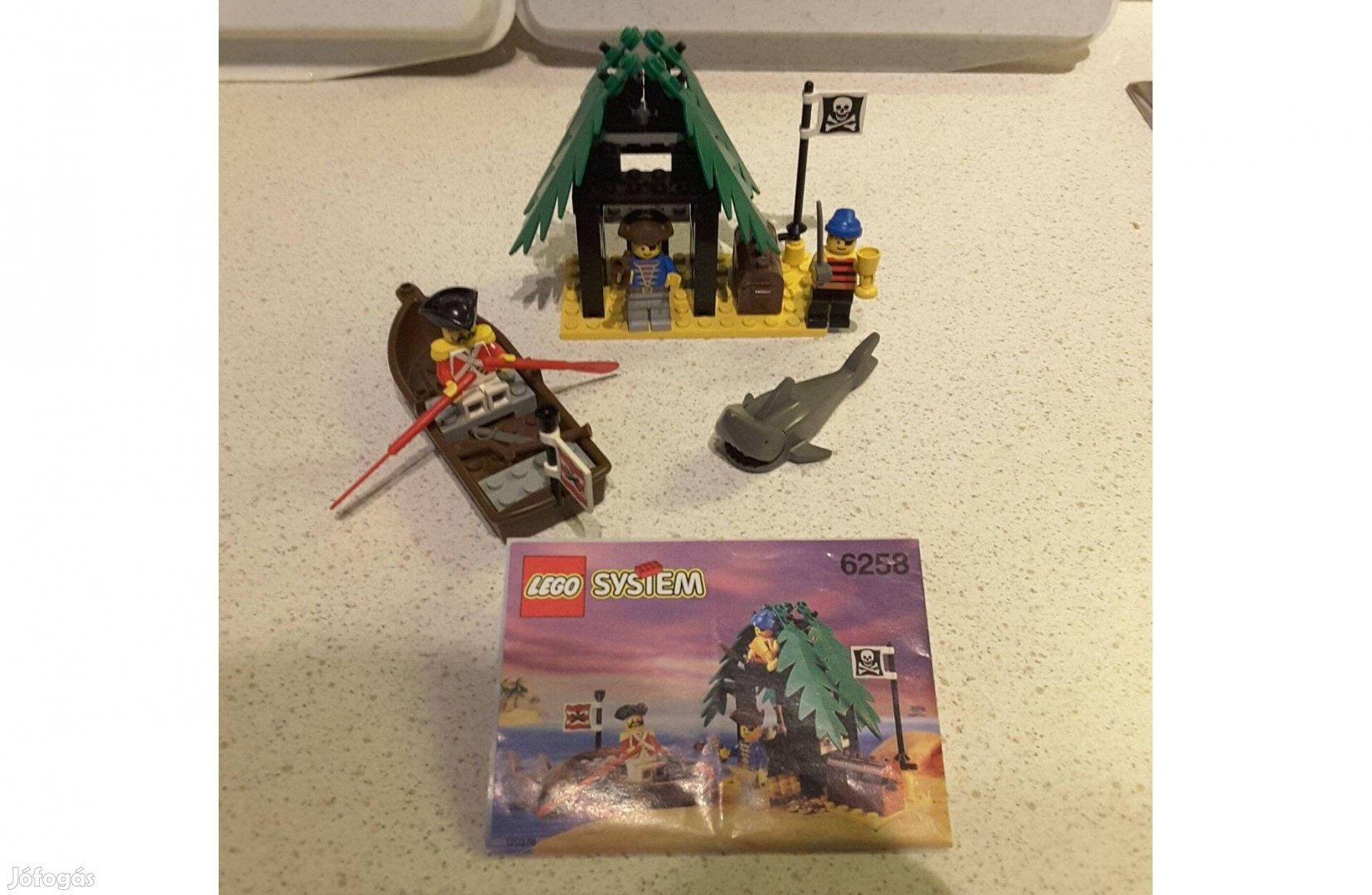 Lego 6258 Smuggler's shanty / Kalóz rejtekhely + leírás
