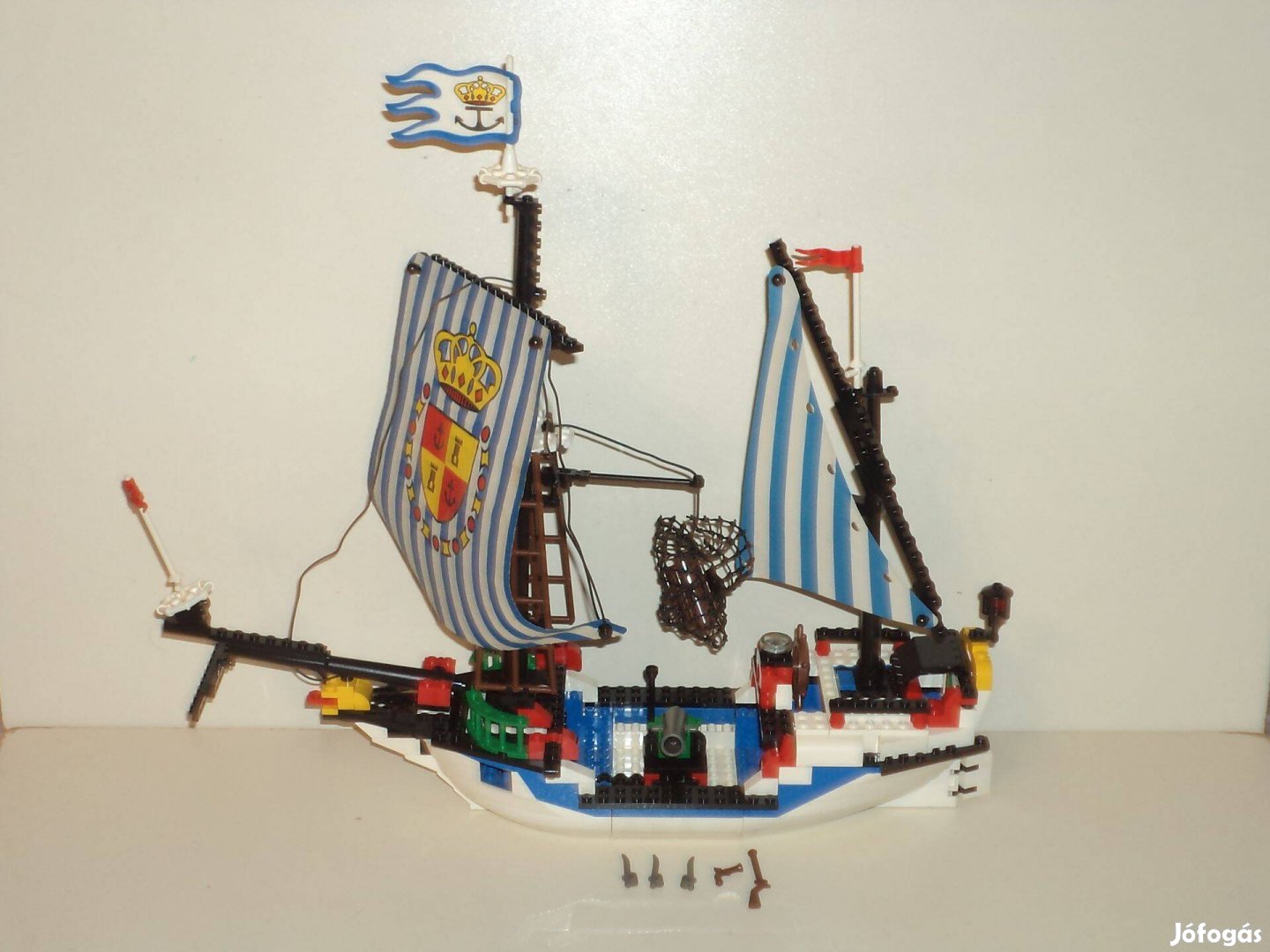 Lego 6280 Armada Flagship, Pirates