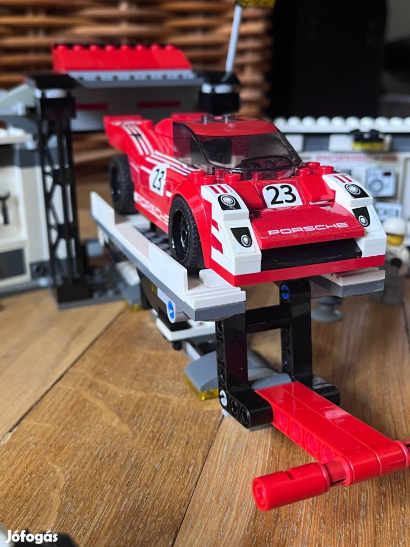 Lego 75876 Porsche Pit Lane garázs