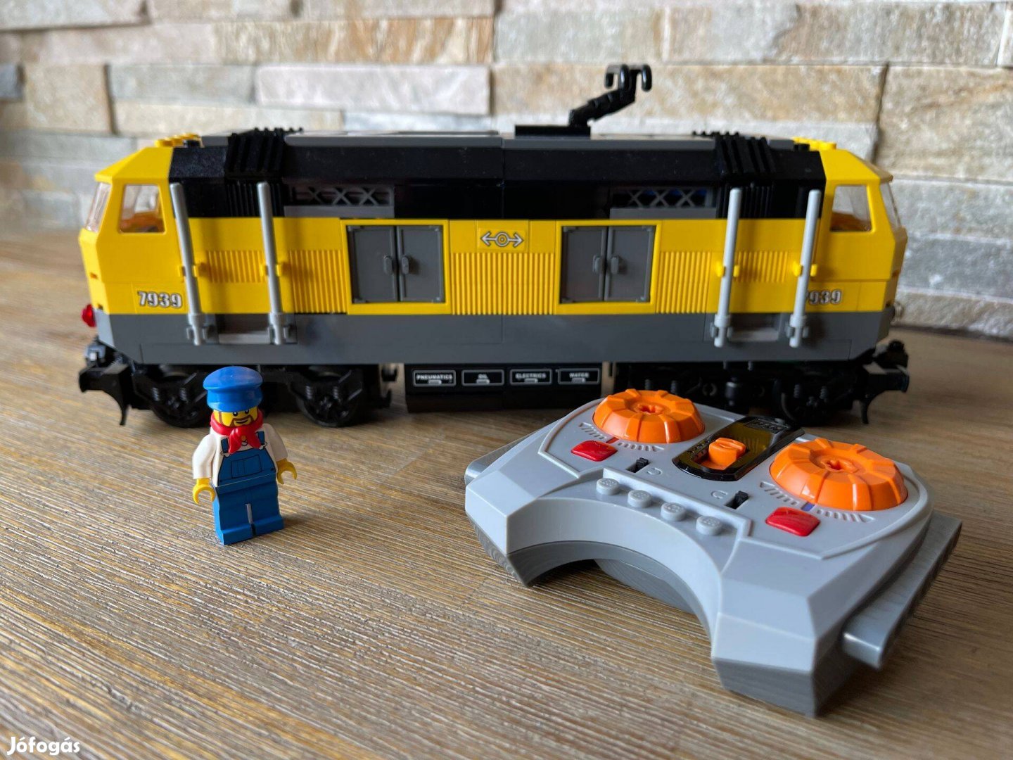 Lego 7939 vonat vasut tehervonat mozdony elektronikaval
