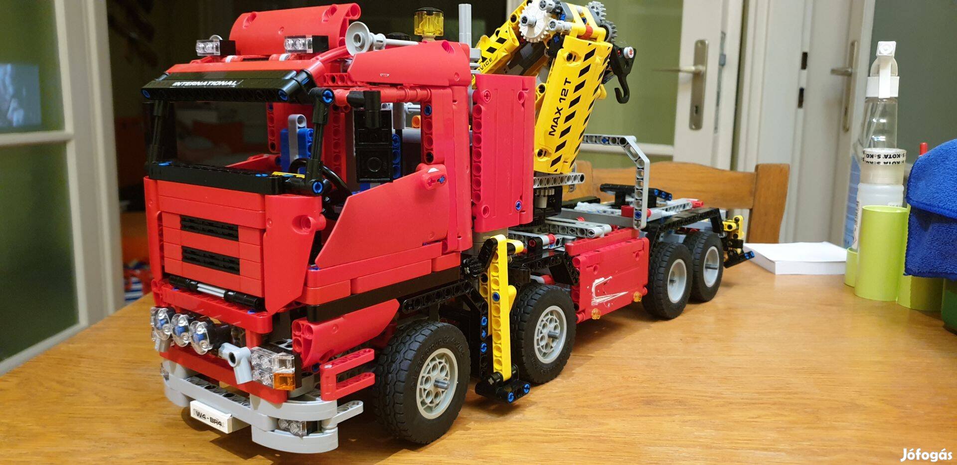Lego 8258 piros Crane Truck eladó/cseréhető