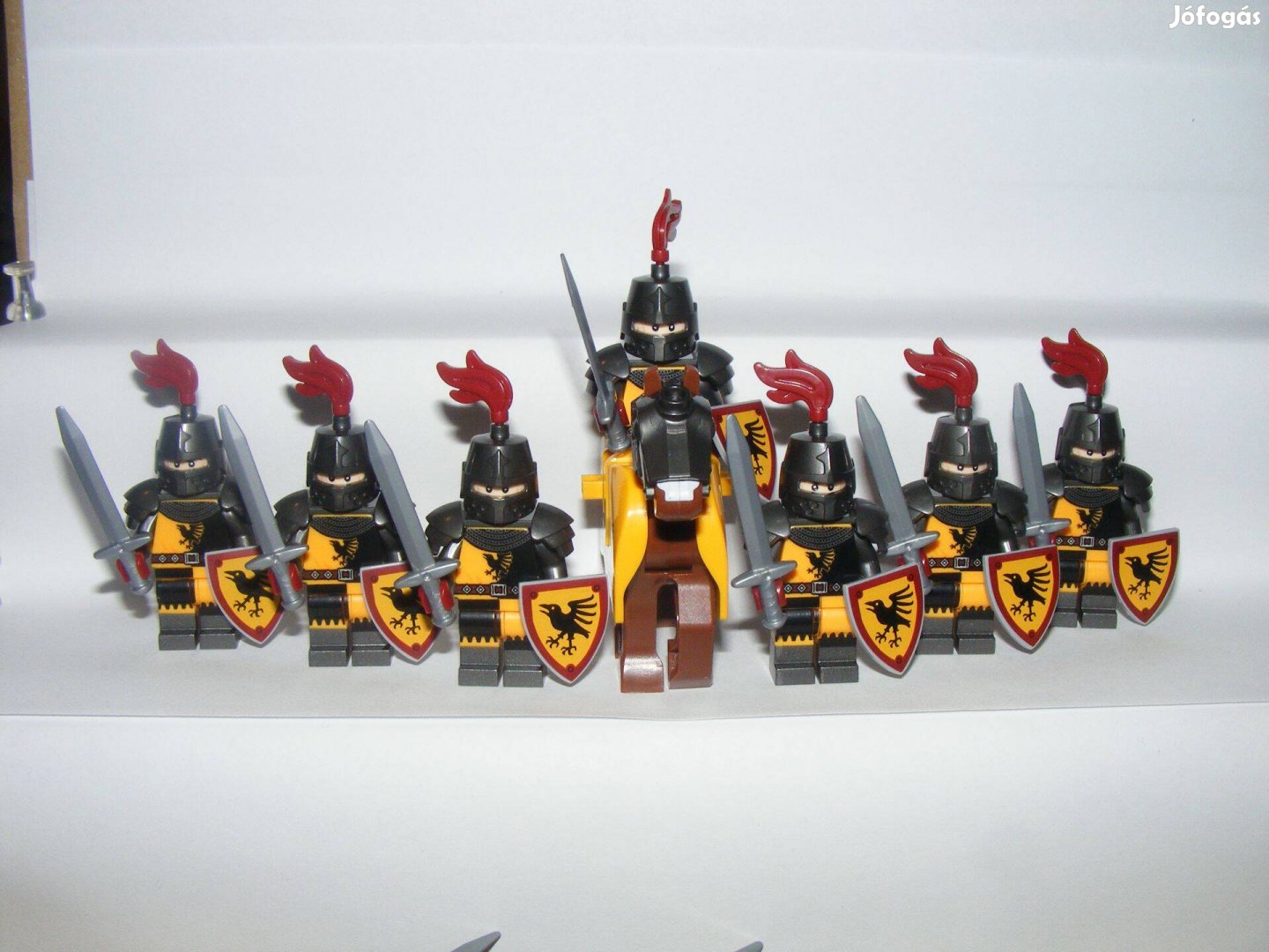 Lego Castle Lovag figurák Sólyom Lovag katonák sereg 7db katona + ló