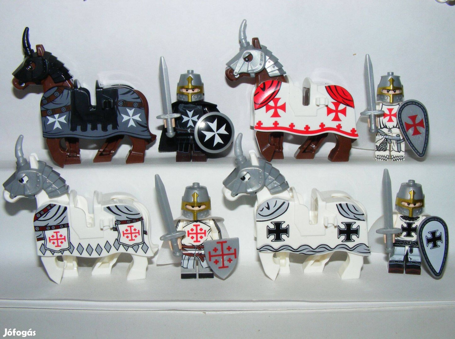 Lego Castle figurák Templomos Keresztes Lovag 4db katona +4db harci ló