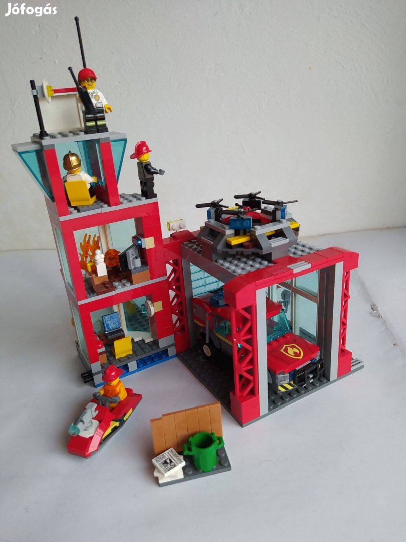 Lego City 60215 Tűzoltóállomás szép állapotban