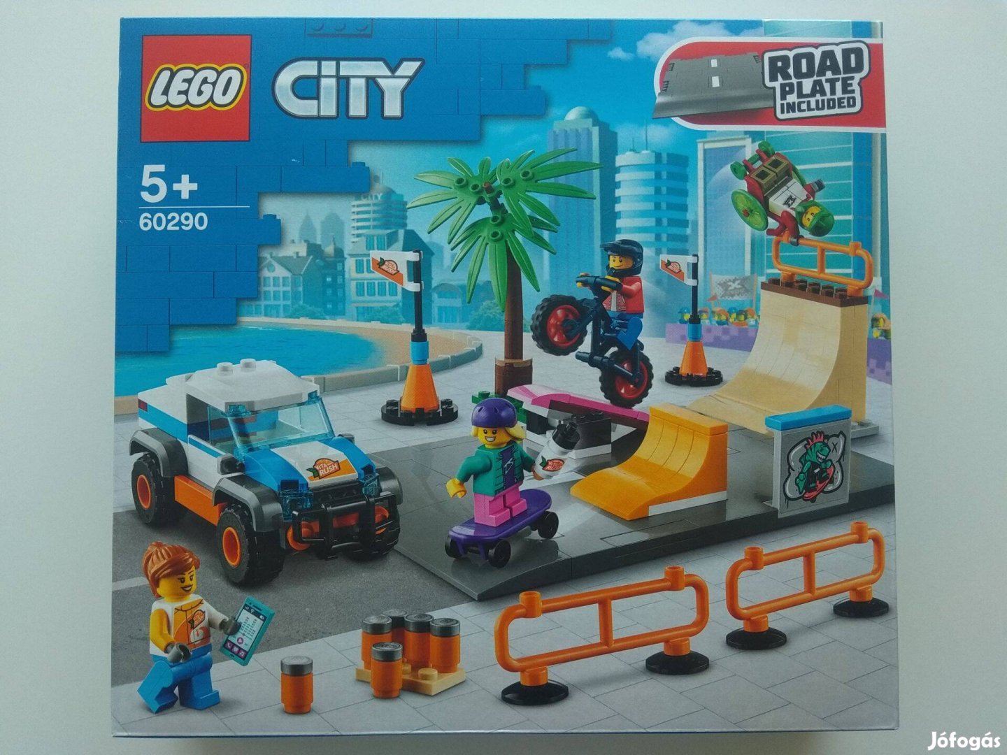 Lego City 60290 Gördeszkapark új bontatlan