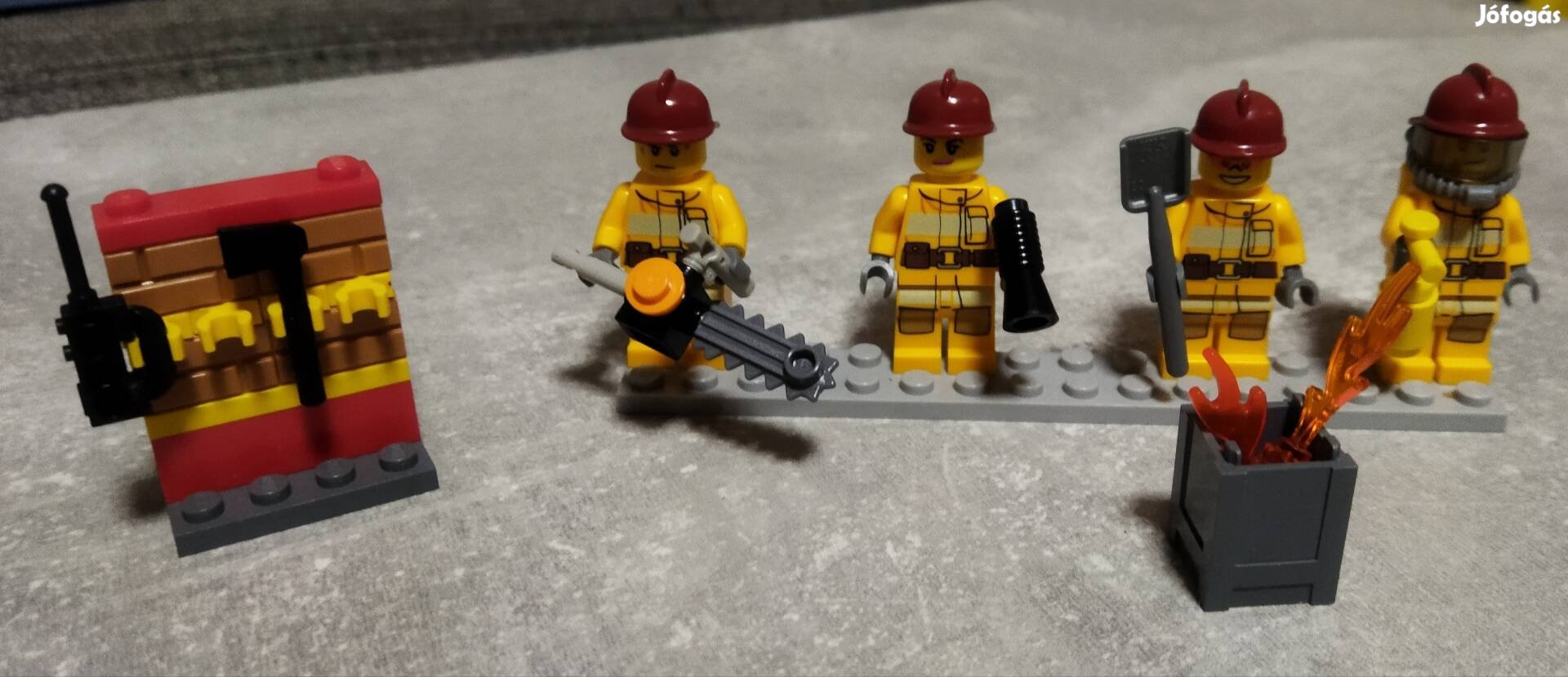 Lego City tűzoltó figurák 4db + kiegészítők 