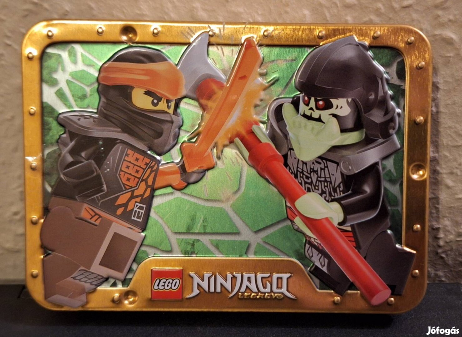 Lego Ninjago 112326 Cole vs. Bone Knight metal box