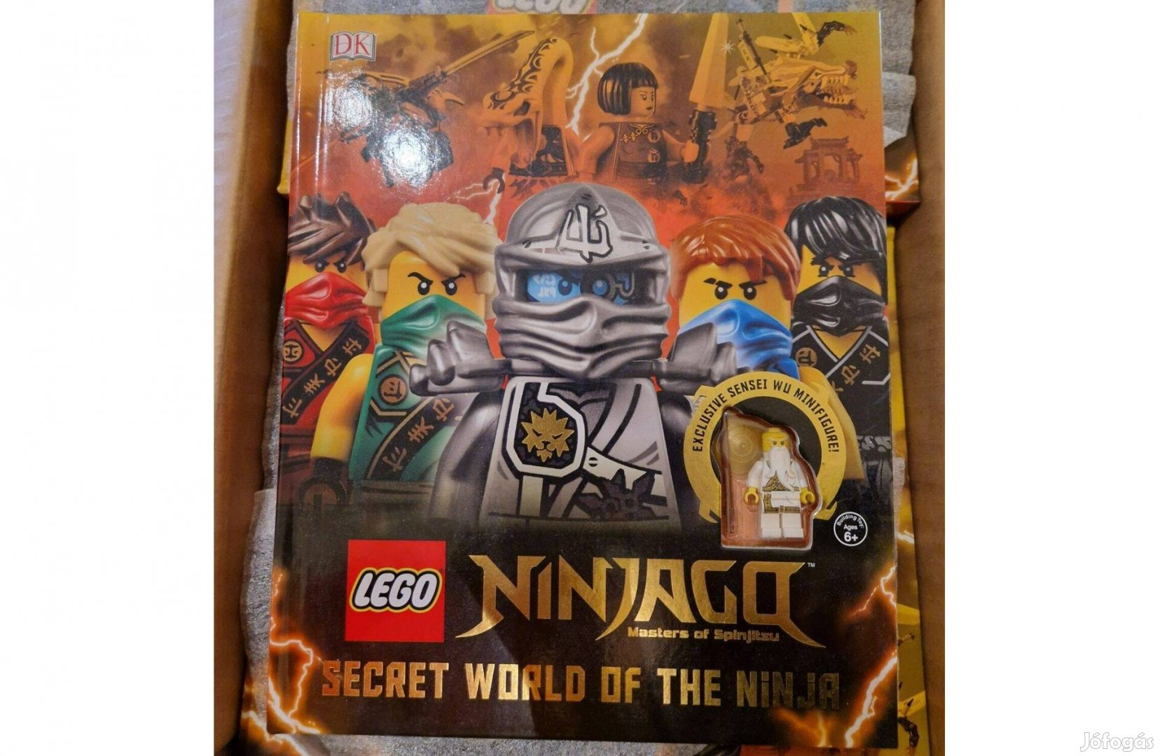 Lego Ninjago könyv Sensei Wu figurával Angol