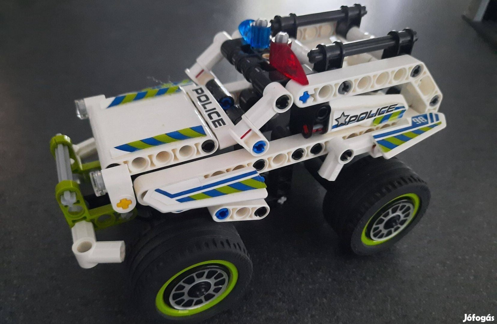 Lego Rendőrségi elfogó jármű 42047