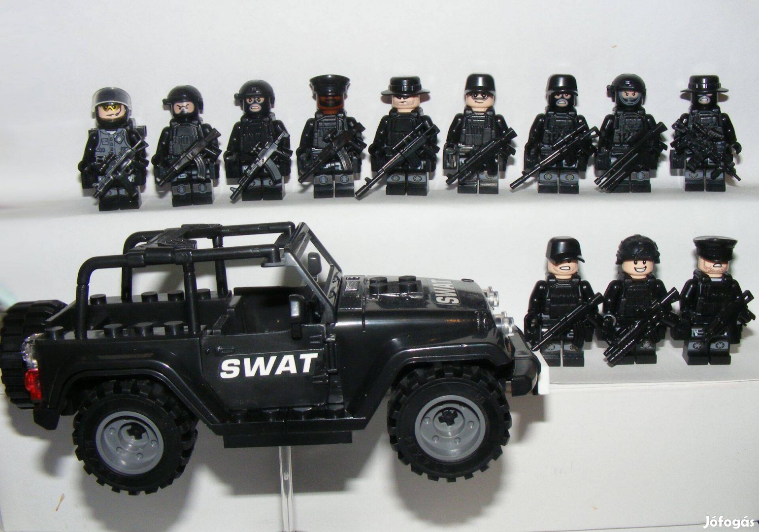 Lego SWAT Kommandós Anti terrorista figurák katonák 12db + Jeep Új