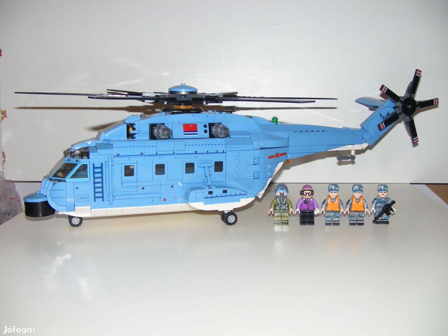 Lego SWAT Modern hadviselés Z-18 Harci csapatszállító Helikopter 910db