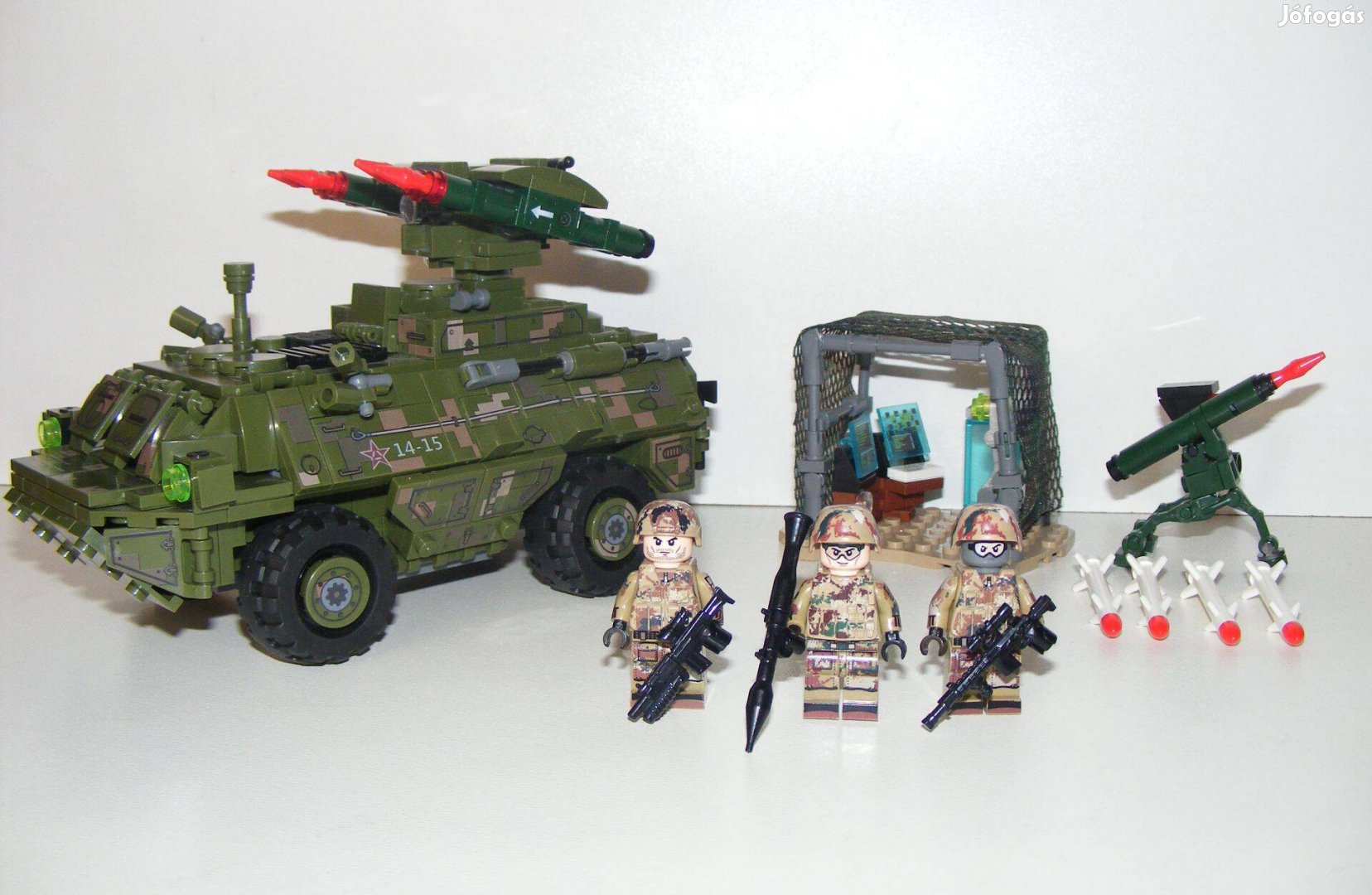 Lego Swat Modern Hadviselés BRDM páncélozott felderítő tank + 3 katona
